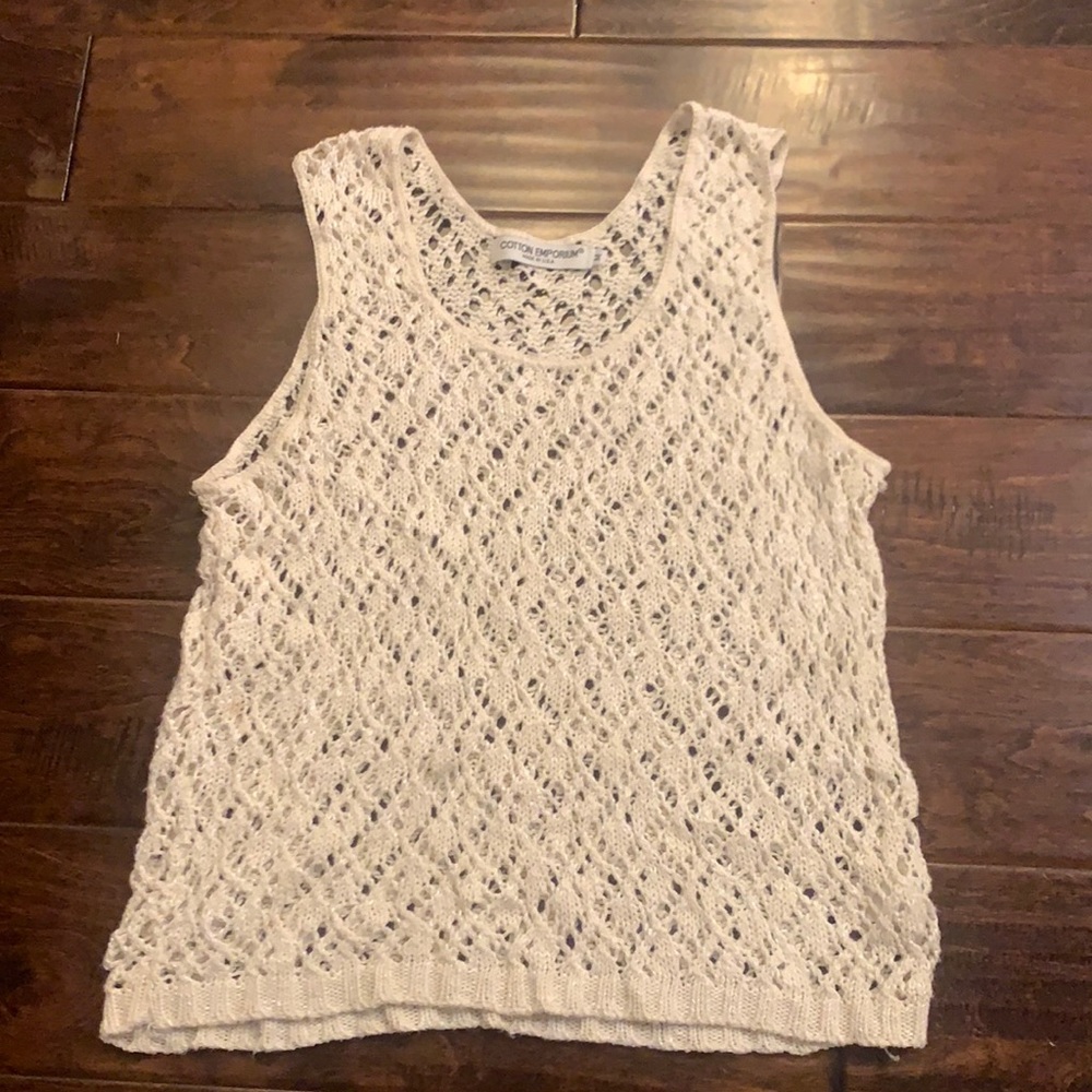 Crotchet knit sleeveless sweater